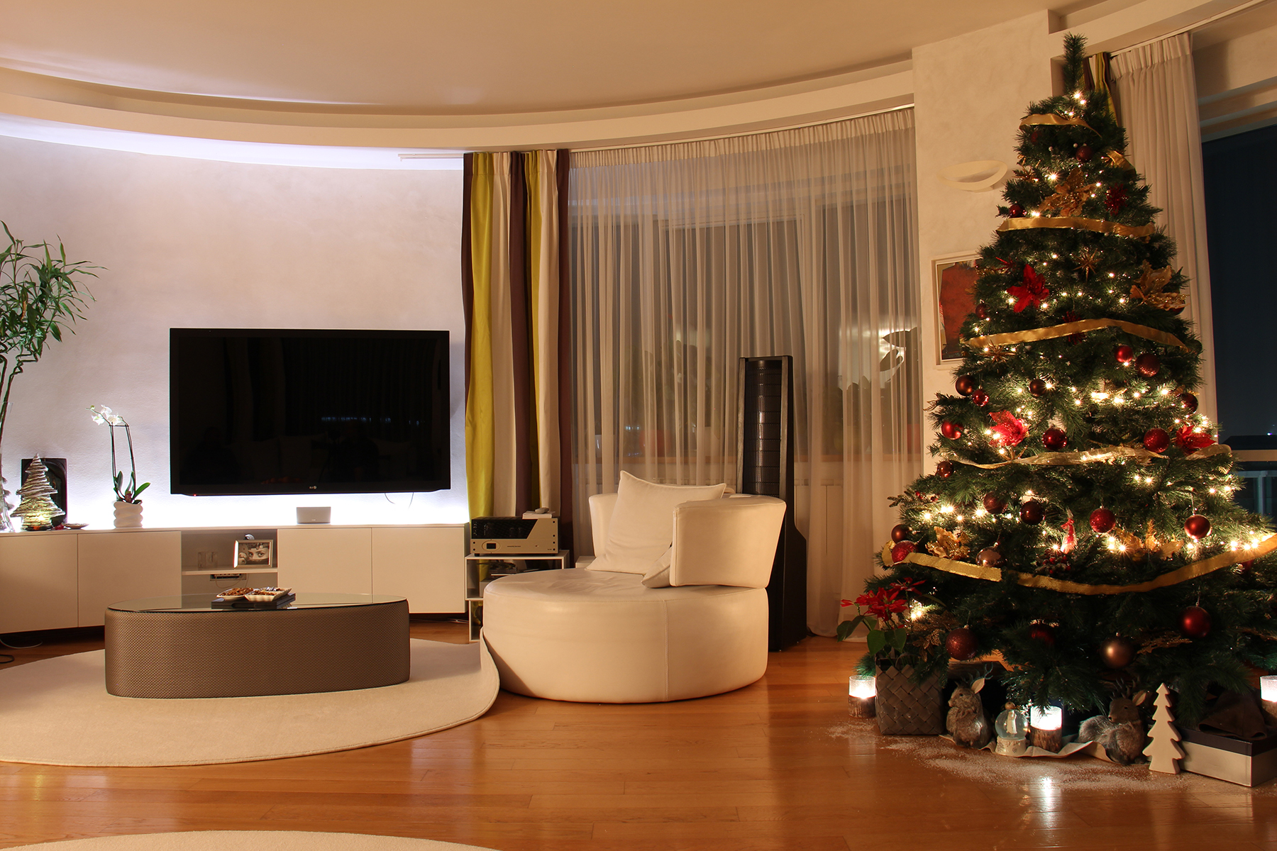 Christmas_tree_interior_before